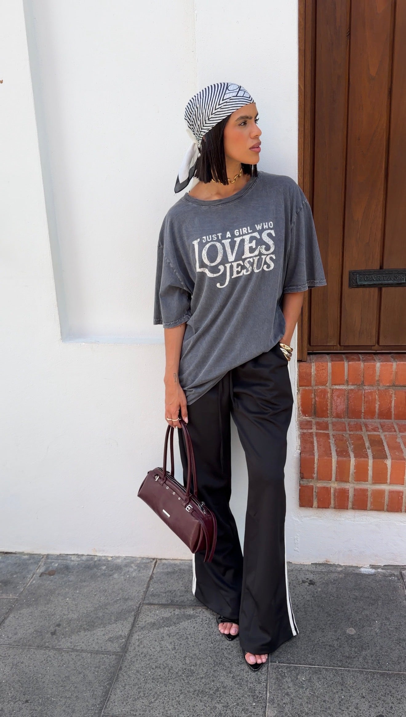 Loves Jesus Oversized Tee