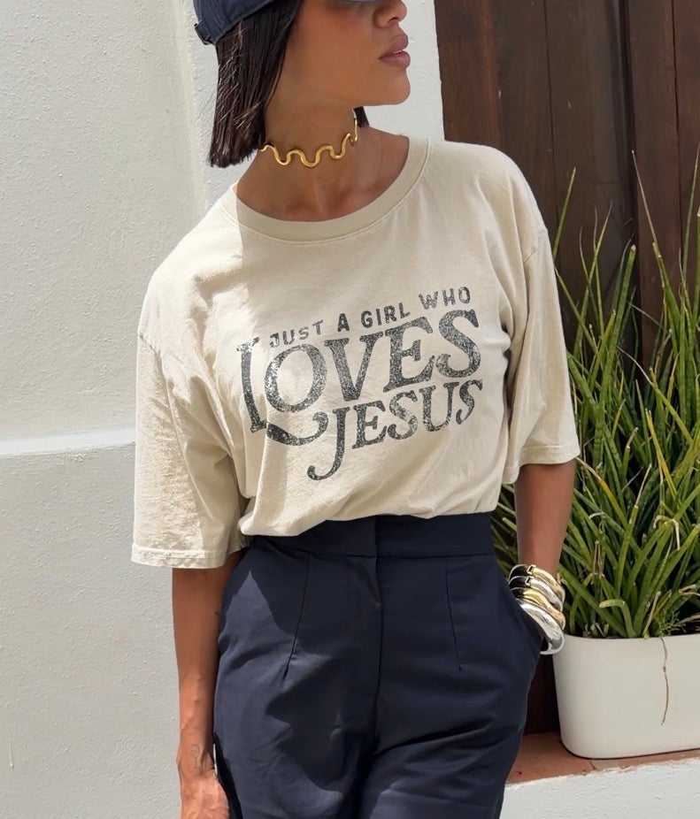 Loves Jesus Oversized Tee